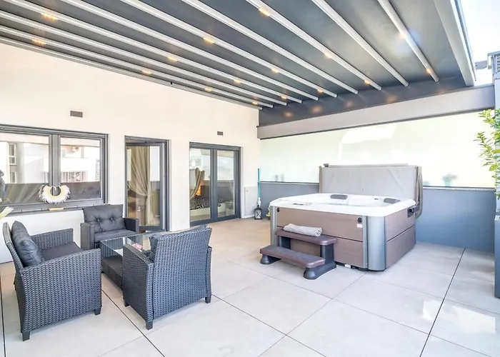 Lily Apartment - Flexible Selfcheckins 48- Luxury- Extra Big Terrace With Jacuzzi