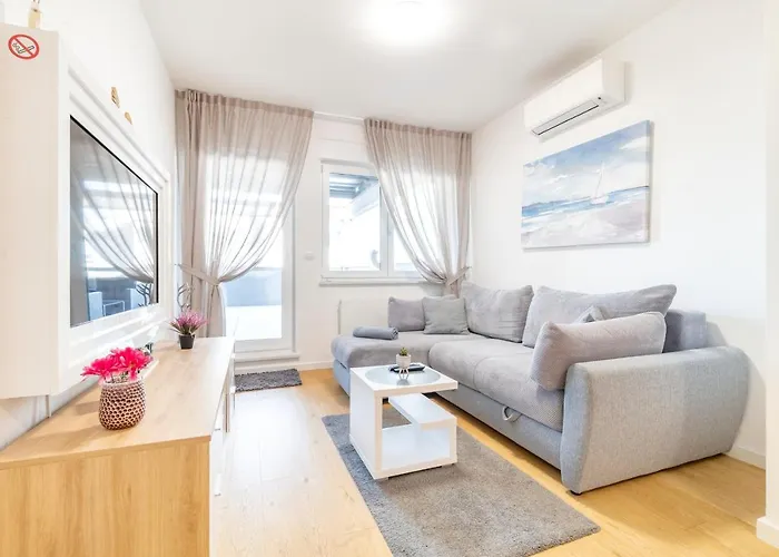 Lily Apartment - Flexible Selfcheckins 48- Luxury- Extra Big Terrace With Jacuzzi