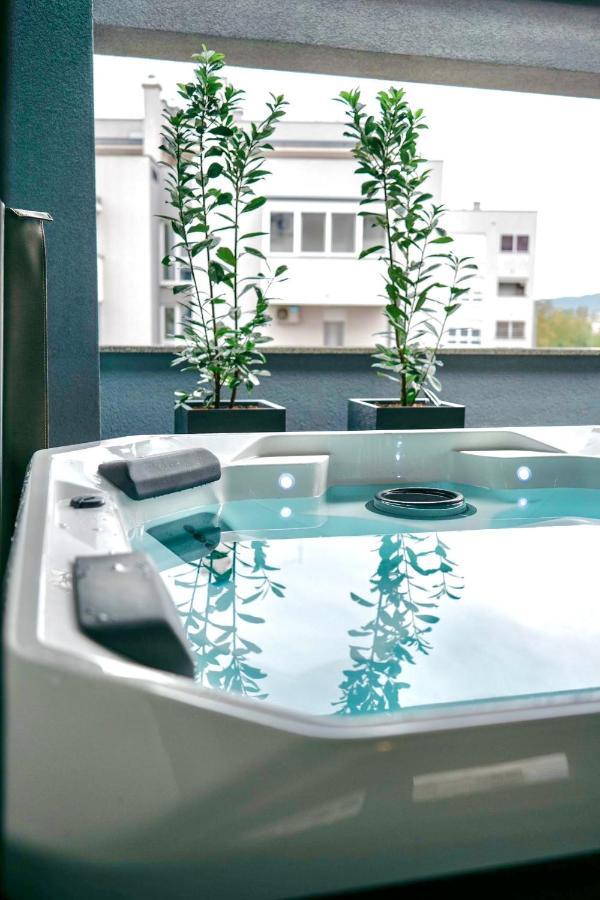 Appartamento Lily - Flexible Selfcheckins 48- Luxury- Extra Big Terrace With Jacuzzi Zagabria