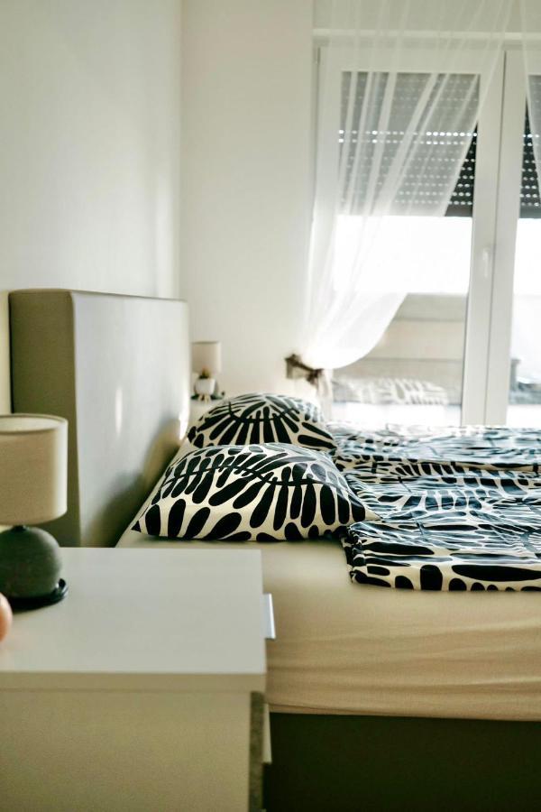 Lily - Flexible Selfcheckins 48- Luxury- Extra Big Terrace With Jacuzzi Apartment Zagreb