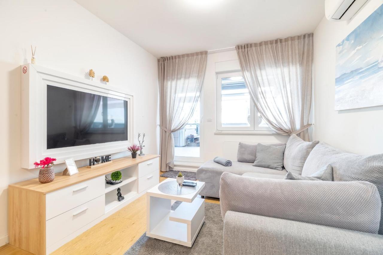 Lily - Flexible Selfcheckins 48- Luxury- Extra Big Terrace With Jacuzzi *