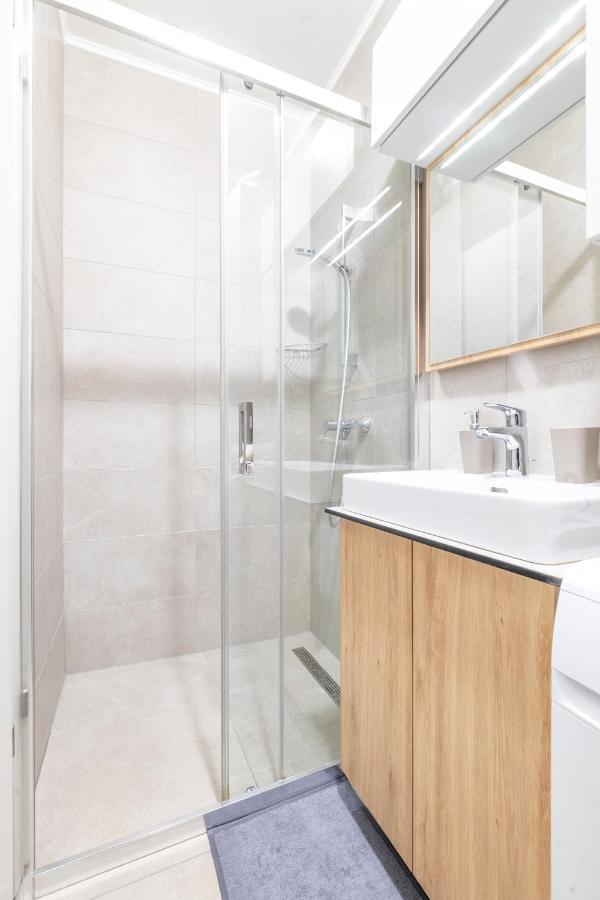 Lily - Flexible Selfcheckins 48- Luxury- Extra Big Terrace With Jacuzzi Appartamento