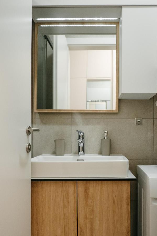 Lily - Flexible Selfcheckins 48- Luxury- Extra Big Terrace With Jacuzzi Appartamento Zagabria