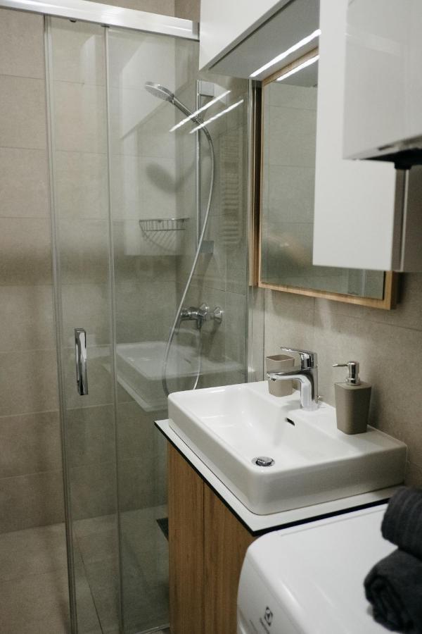 Apartment Lily - Flexible Selfcheckins 48- Luxury- Extra Big Terrace With Jacuzzi